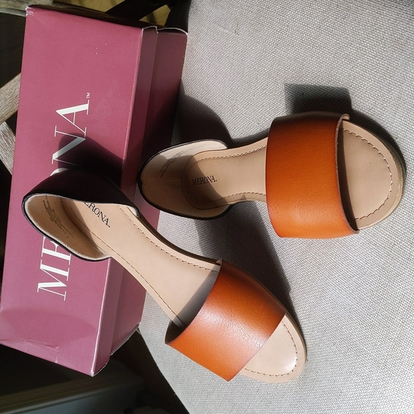 Merona Shoes - EUC Merona Vegan Faux Leather Open Toe Flats - Size 8 1/2